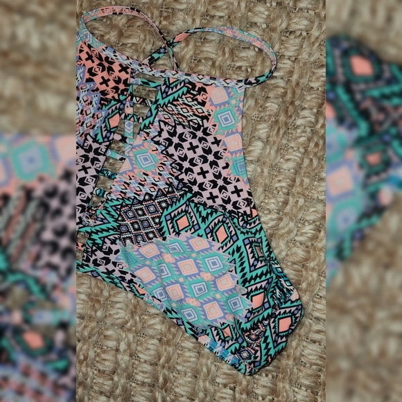 Bikini - Picture 3 of 4